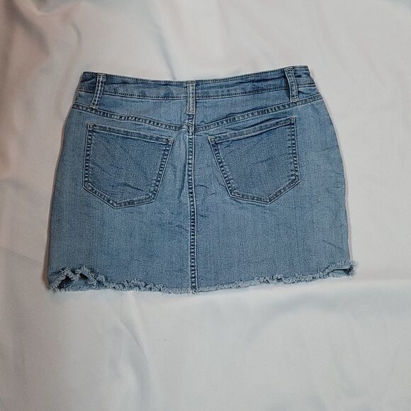 Cute Jean Mini Skirt!  - Picture 4 of 6